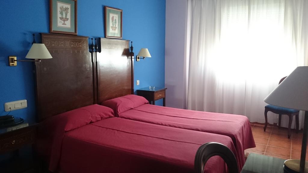 Hotel Iberia Plaza América Caces Habitación foto